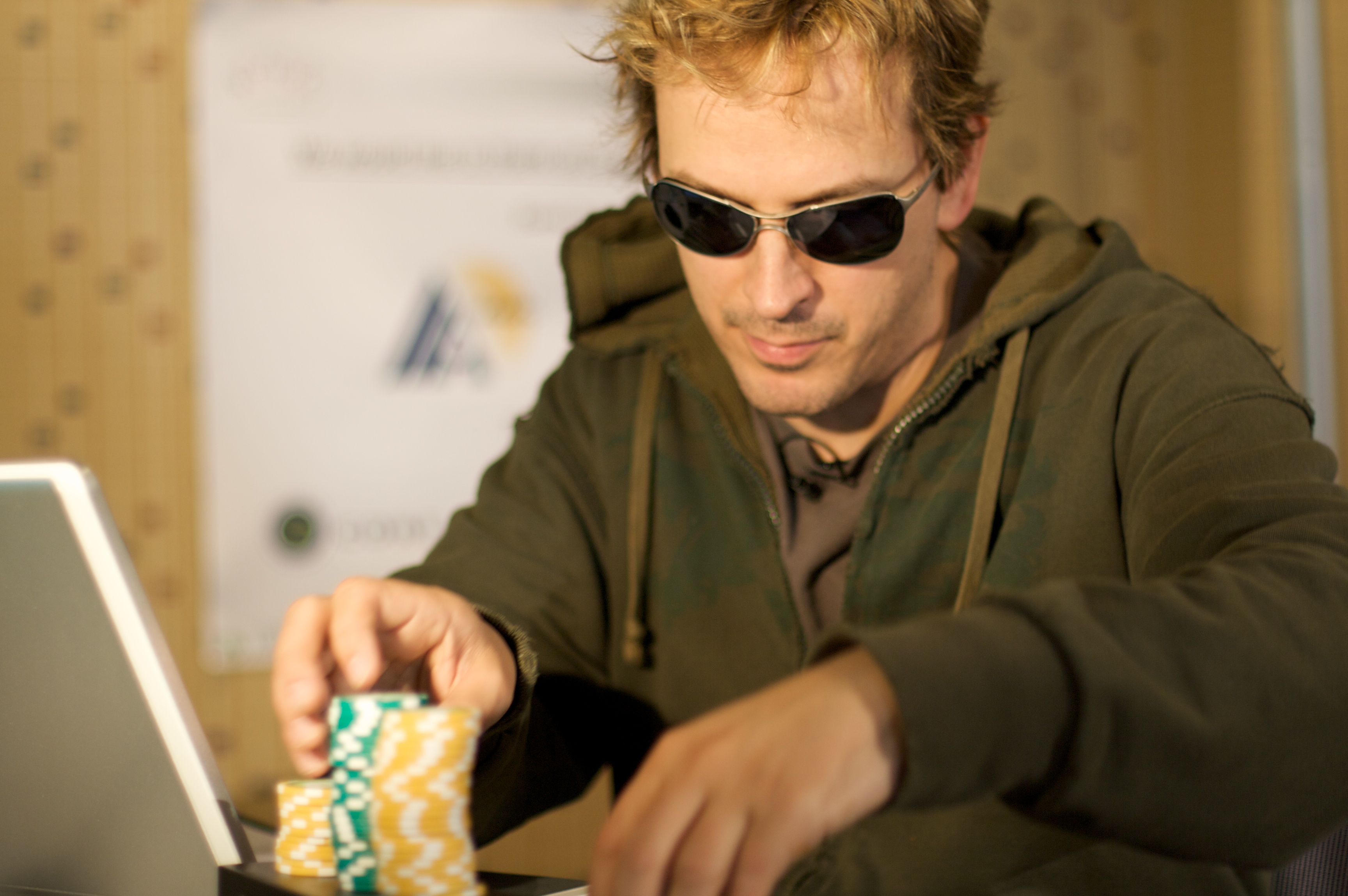 photo of Phil Laak playing Polaris